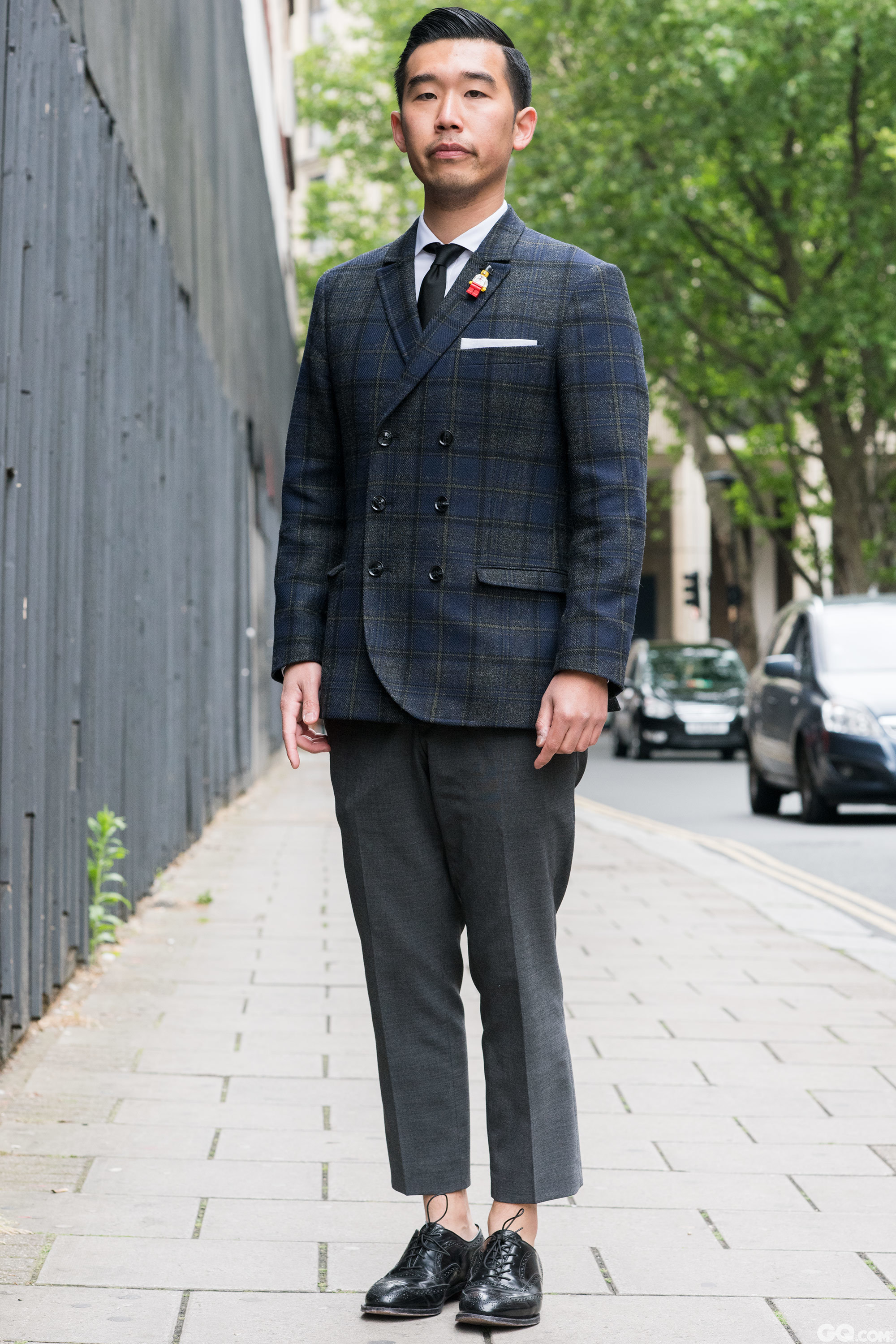 Jun
All Look: Tiger of Sweden
Shoes: vintage

Inspiration: My inspiration today was classic British tailoring with a Japanese influence with a nice grey/blue contrast. 我今天的灵感来源于经典英式定制与日本元素的结合。