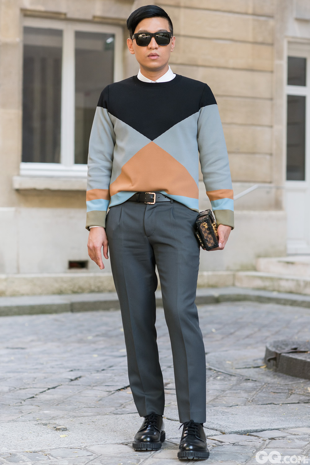 Bryan Boy
Look: Valentino
Sunglasses: Prada
Bag: Louis Vuitton

Inspiration: Valentino 
