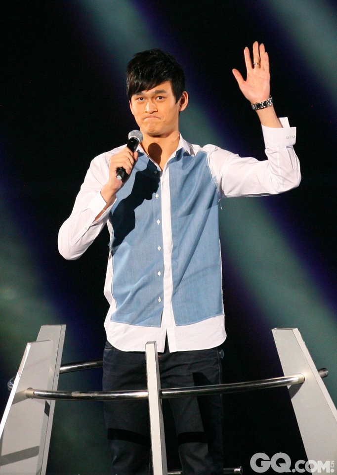 2012年12月31日，孙杨助阵江苏卫视2013跨年演唱会，并现场献唱抒情歌曲《爱情转移》，引得台下观众阵阵尖叫。