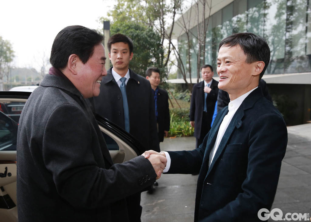 当地时间2015年1月28日，韩国副总理、企划财政部长崔炅焕在杭州阿里巴巴总部会见了阿里巴巴集团董事局主席马云及其团队。 