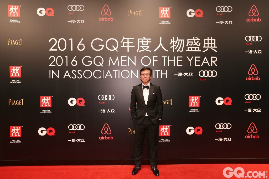 侯鸿亮出席2016GQ年度人物盛典。