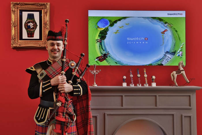 岁月和生活的时光中变换着不同的场景与境遇，交织着各种激情、梦境与幻想 ——      苏格兰风情、闪耀的星光以及大胆颠覆的图案，斯沃琪2014 冬季系列腕表带给你
“FULL TIME FUN”的玩味乐趣！
