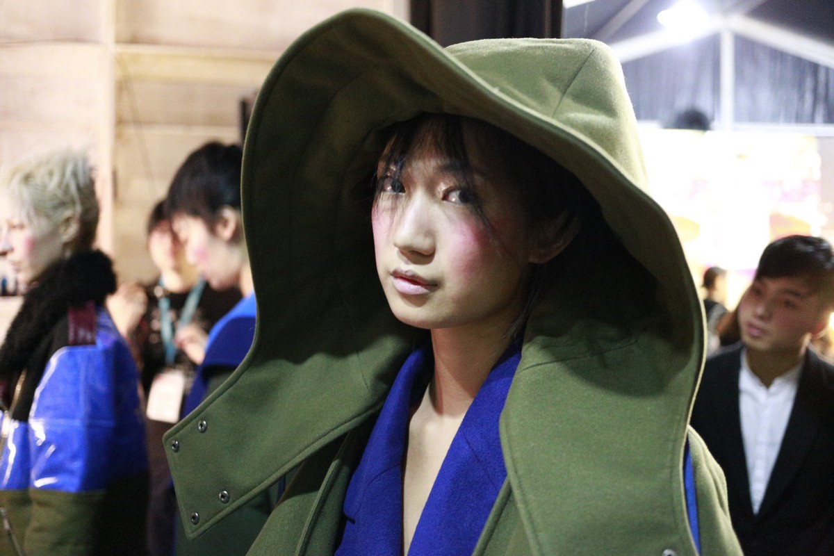2015秋冬上海时装周于2015年4月8日在上海新天地太平湖公园举行，设计师品牌Ban Xiaoxue，C.J.YAO,Decoster等进行了发布。
