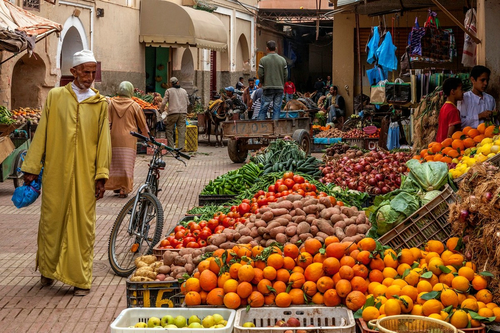 摩洛哥塔鲁丹特，街道市场。