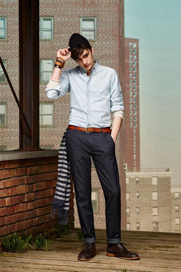 BOSS Orange以纽约作为2016年早春男装型录的灵感来源。去到曼哈顿，远眺天际线，BOSS Orange带来了一系列融合休闲与正式风格最佳元素的男装。夹克式基础必备品，皮夹克、轻质短大衣和针织西装式本季的核心。修身裤、锥形裤与衬衫、套衫搭配出休闲的风格。