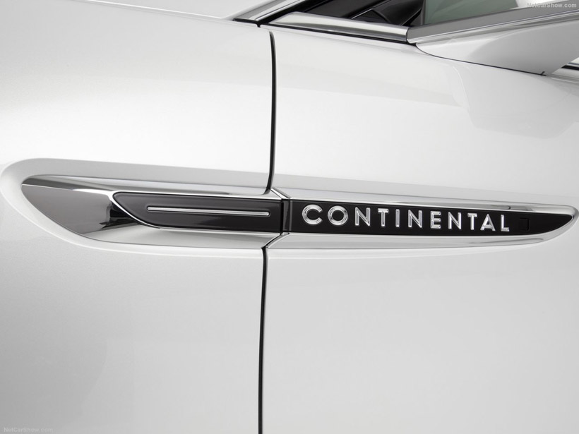 虽然顶着“Continental”之名，但这款车的所有设计都是完全现代化的，没有一丁点消费经典遗产的嫌疑。车门把手是全车的点睛之笔，优雅地集成在了贯穿腰线的镀铬车身装饰线上，留下了两对简洁无比的车门。采用“E－latch”技术，只需要轻触门把手的按钮，车门就会打开，再配合电吸设计，根本无需大力开关门。