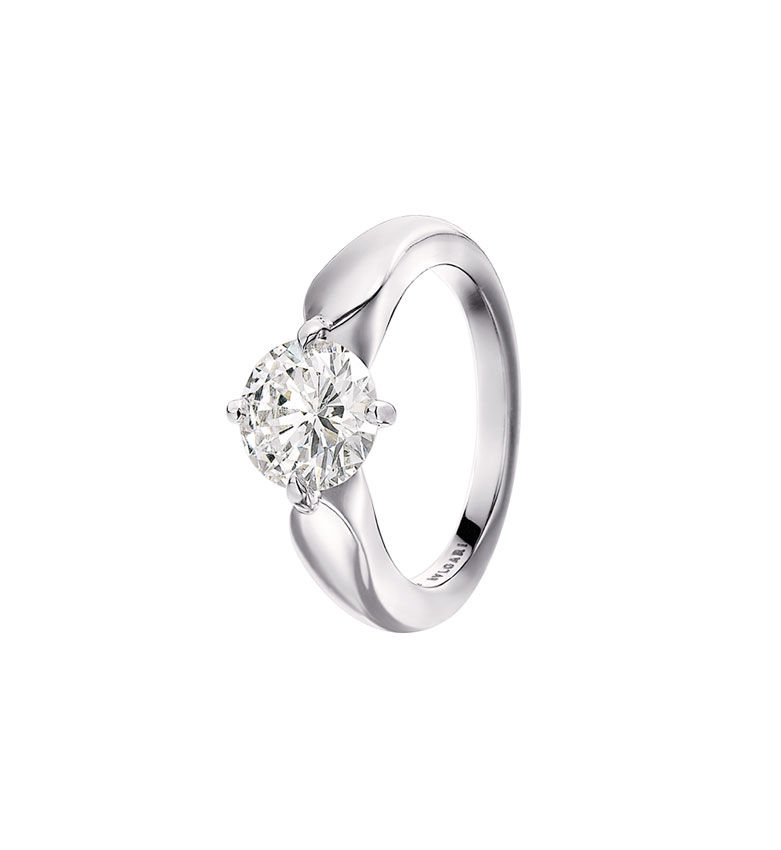 宝格丽首选铂金来打造Bridal婚戒系列。铂金集色泽、硬度和持久度于一体，是婚戒的完美之选。

钻石自然是婚戒上宝石的最佳选择。完美、坚固、耀眼的光泽赋予钻石为真爱的象征。钻石的质量与价值取决于四大因素，即4C标准：颜色（Color）、净度（Clarity）、切工（Cut）和克拉（Carat Weight），世界上仅有很小比例的钻石达到宝石级品质，而其中能够通过宝格丽的严格甄选标准的更是少之又少。宝格丽仅选择经金伯利进程认证、不含争议的钻石为原料。因此，宝格丽使用的钻石是世界顶级纯净的钻石之一。
 
