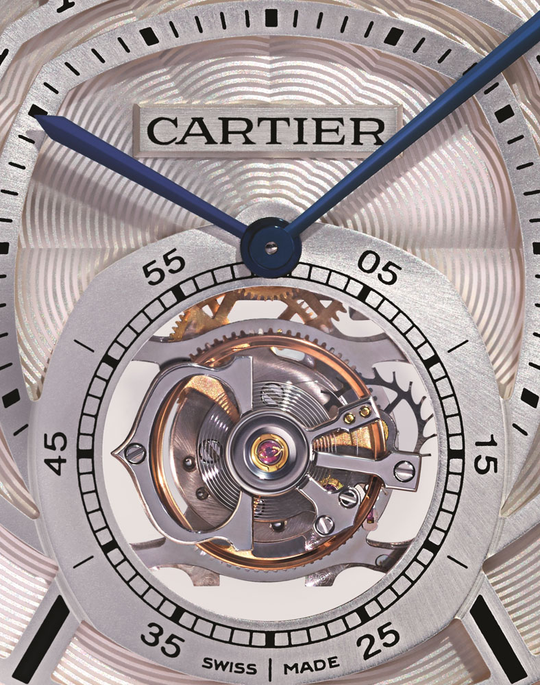 另外四款Drive de Cartier腕表搭载 1904-PS MC型机芯，具备时分显示、小秒针和日期显示功能。