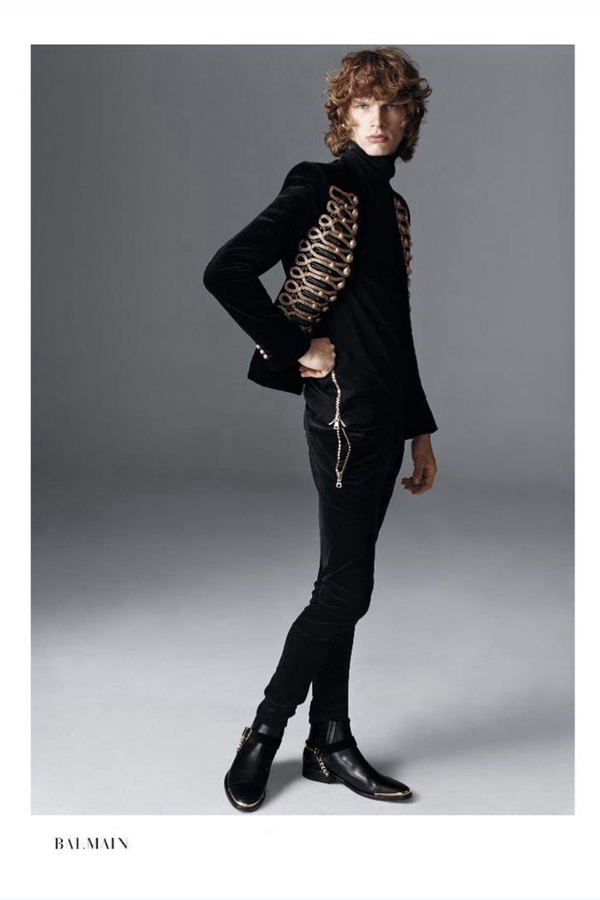 萨克斯第五大道精品百货店推出了2016秋冬广告大片。军装风格的Balmain，奢华的Saint Laurent，学院风的Dolce & Gabbana，复古经典的Paul Smith，休闲户外风的Dior Homme，不同的五种风格展示着不同的时尚。