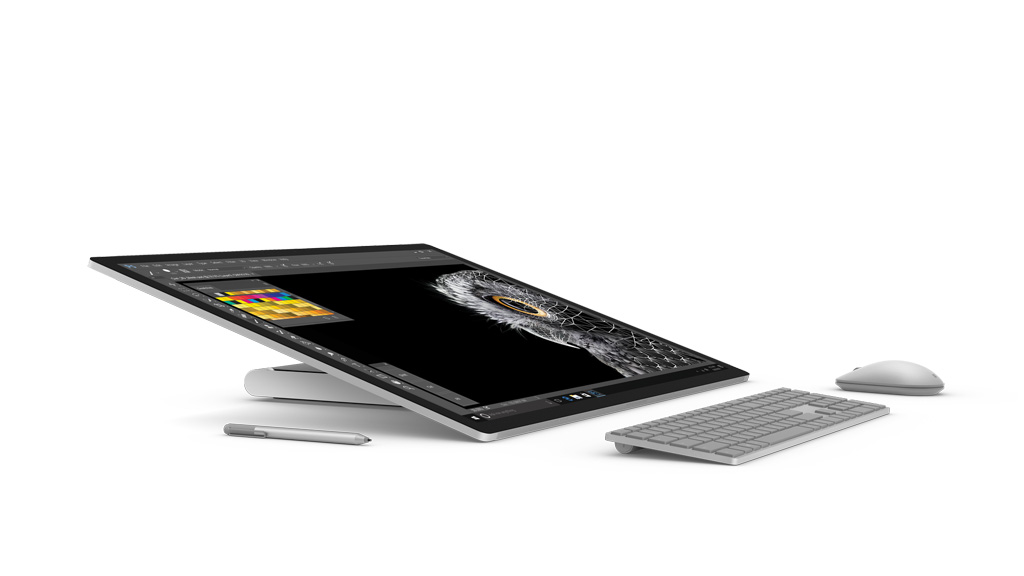 NO.7微软Surface Studio
作为一台一体机，它具有的智能功能让我们的眼前一亮。正面的屏幕分辨率为4500 x 3000的28英寸可触控屏幕，内部处理器为英特尔酷睿的四核处理器，显卡为Nvidia GTX 980M，32GB的内存+2TB+128GB SSD的混合硬盘。这些配置都不错，而且支持全新的输入方式，不过价格也高的吓人。
