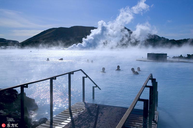 冬季冰火两重天去世界的边缘冰岛蓝湖泡温泉