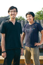 odd建筑事务所合伙人与首席设计师：出口勉（左）与冈本庆三（右）。他们正是让这个小空间魔法大变身的人。