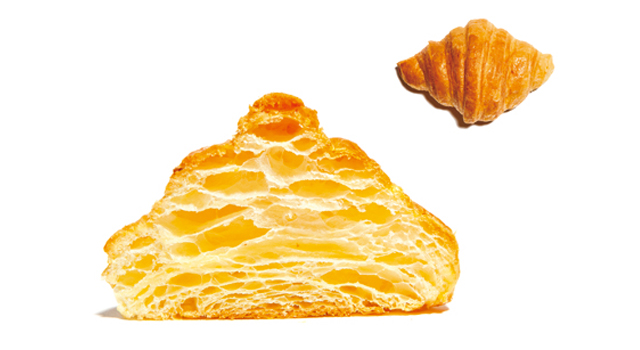 Croissant plain 牛角法国面包的另一代表，有着松脆的口感和浓郁的黄油香。