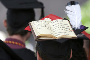  毕业典礼还能这么玩？看美国学生脑洞大开的学位帽 