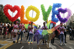 全美同性恋合法 世界多国民众举行同志骄傲大游行
