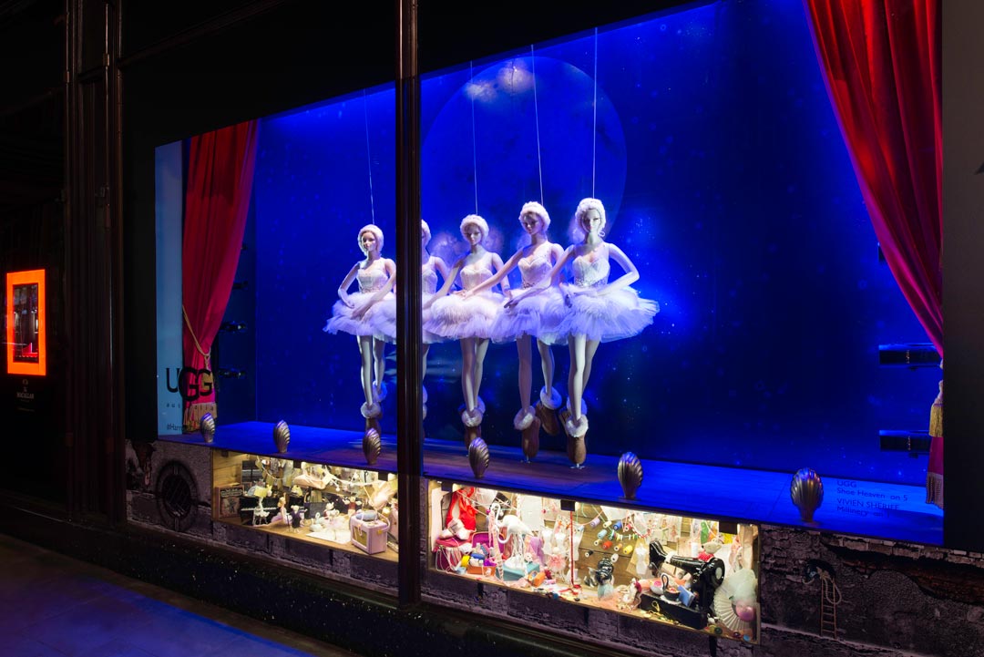 生活| 五光十色的圣诞橱窗巡游