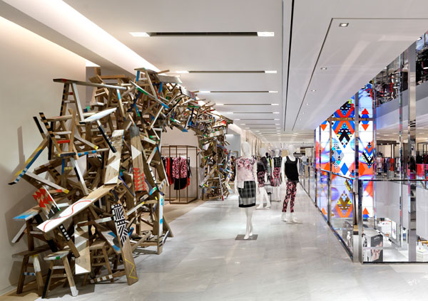 成都连卡佛呈现华彩一周年庆典 暨「演|化」主题2015春夏新品派对