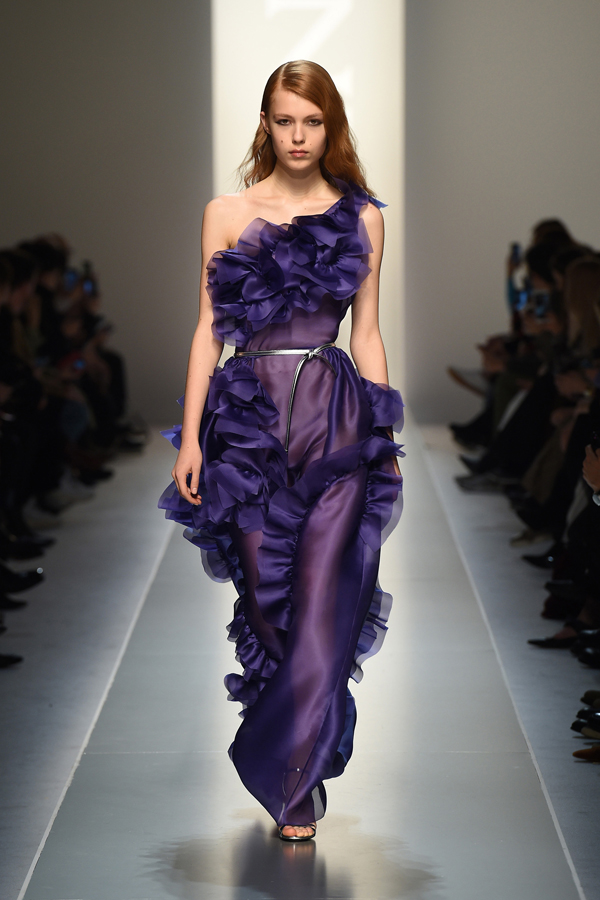 意大利高端时装品牌ermannoscervino推出201819秋冬女装系列绽放的