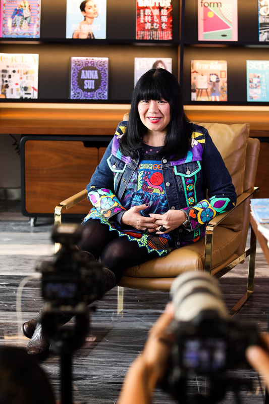 vogue编辑也在anna sui西安skp开幕仪式现场与annasui本人探讨了这次