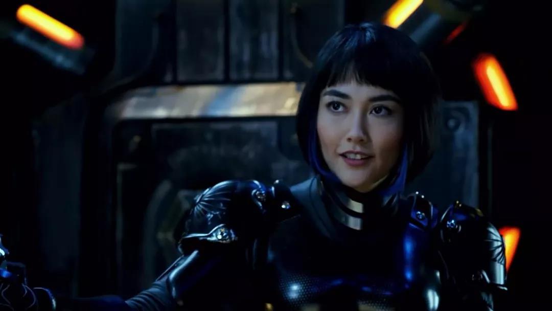 环太平洋》中,日本女演员菊地凛子扮演了倔强,坚忍的机甲驾驶员森麻子
