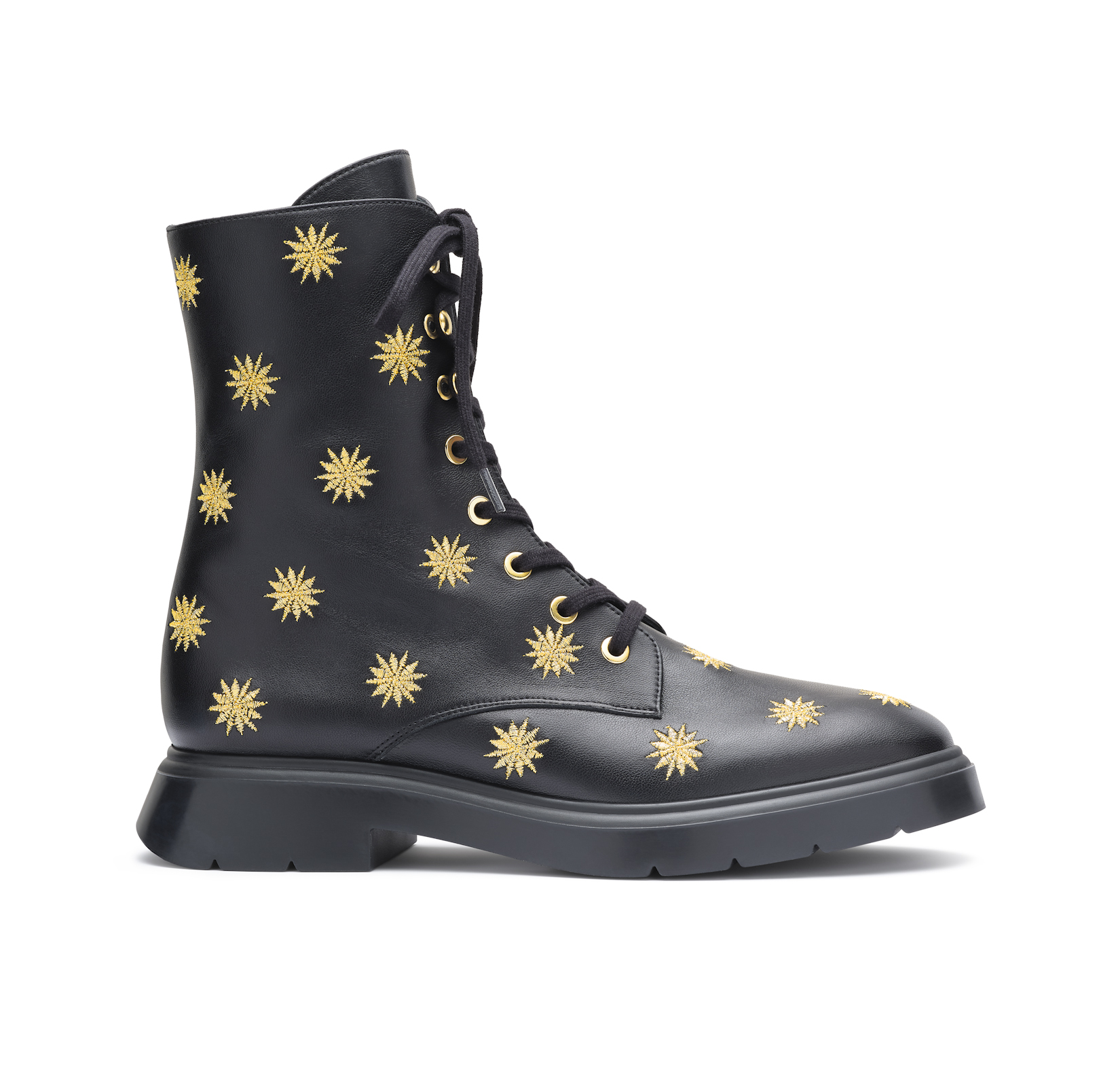 勾勒时髦轮廓写意未来风格华美之履正启程stuartweitzman携2019秋冬