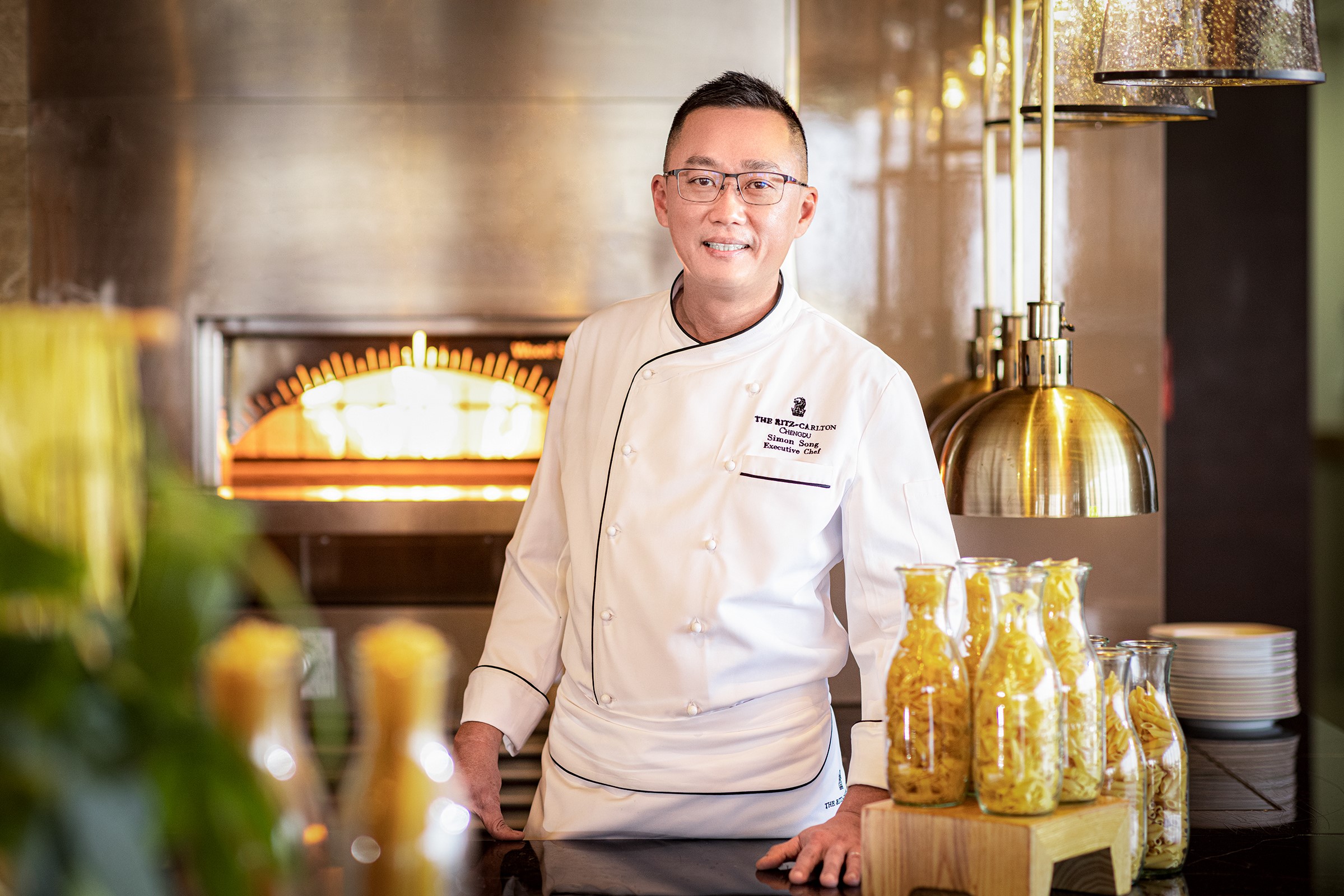 酒店宣布宋庆辉先生simon song出任酒店行政总厨,统管酒店五间餐厅