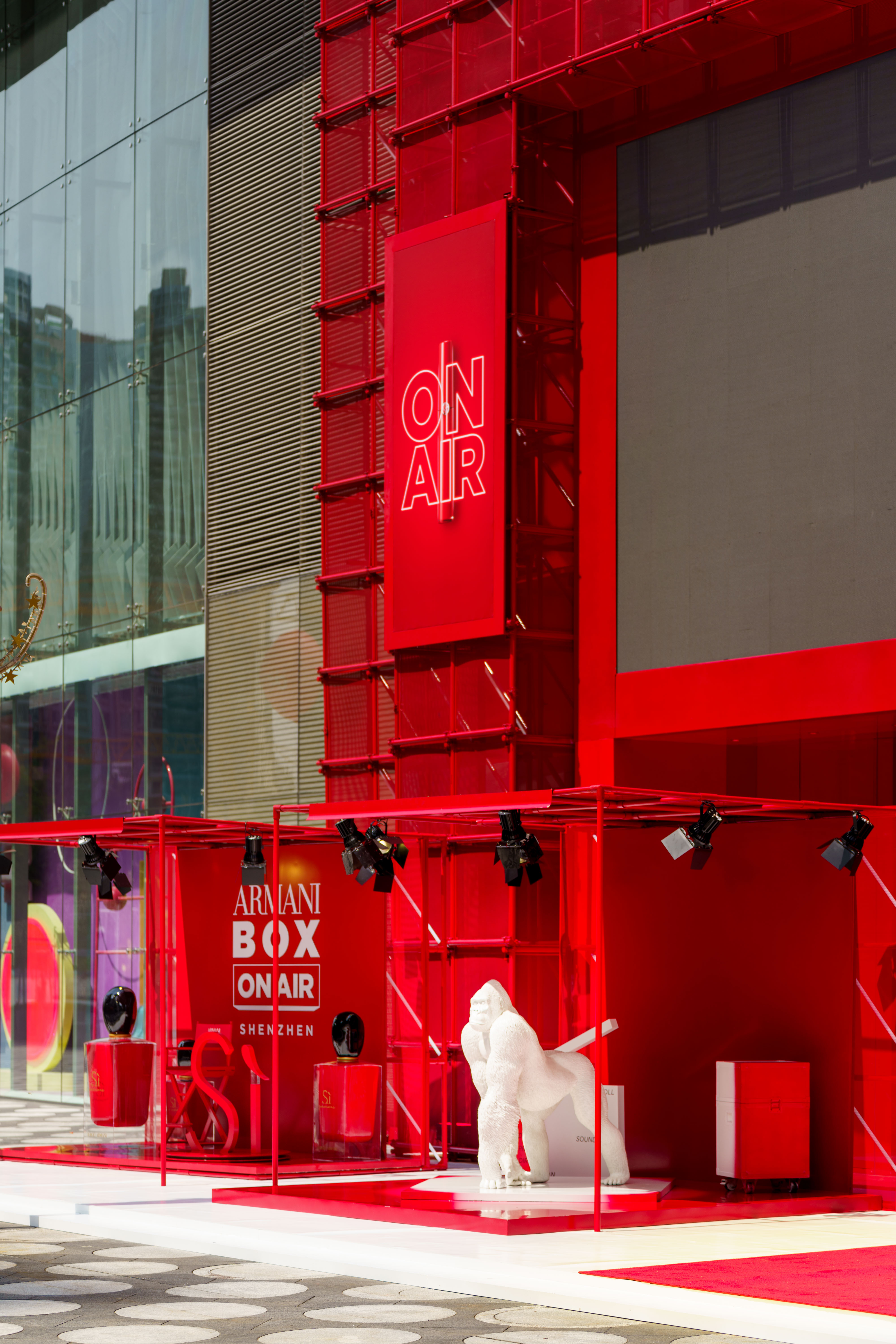 阿玛尼美妆集「妆」箱登陆深圳