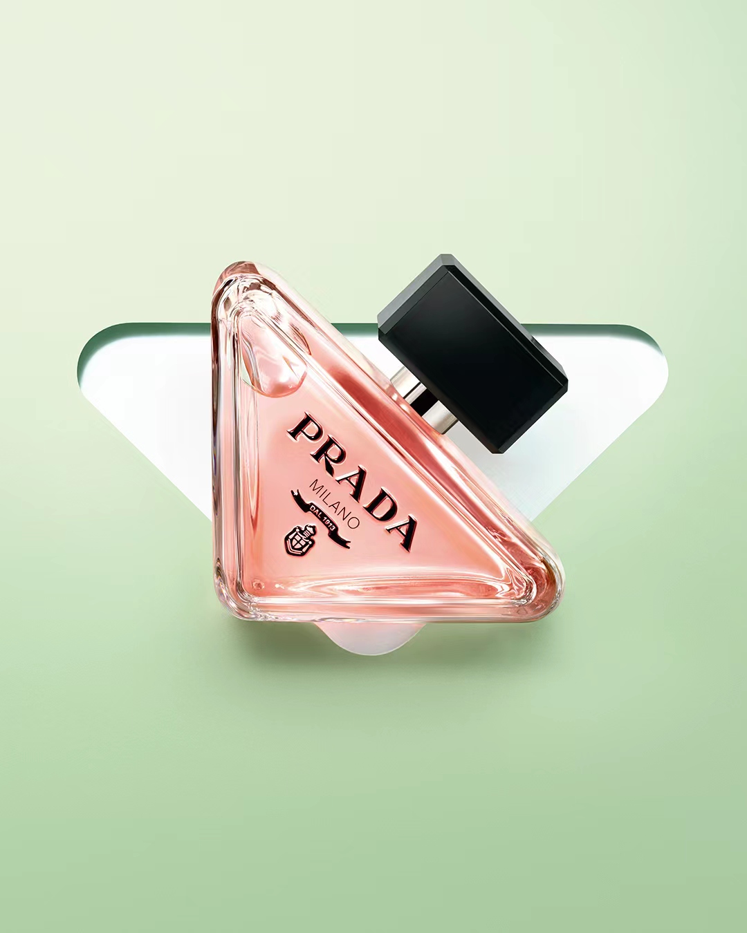 IN-BAG | PRADA 推出全新「Paradoxe 我本莫测」女士香水：三角形香水瓶，重构橙花香 - iBag · 包包