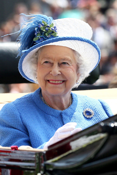 女王伊丽莎白二世的王室珠宝典藏_欲望珠宝_珠宝腕表频道_VOGUE时尚网