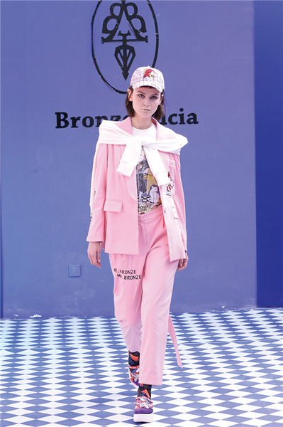 2020年3月28日,bronze lucia品牌在北京举办了"上海时装周特别呈现